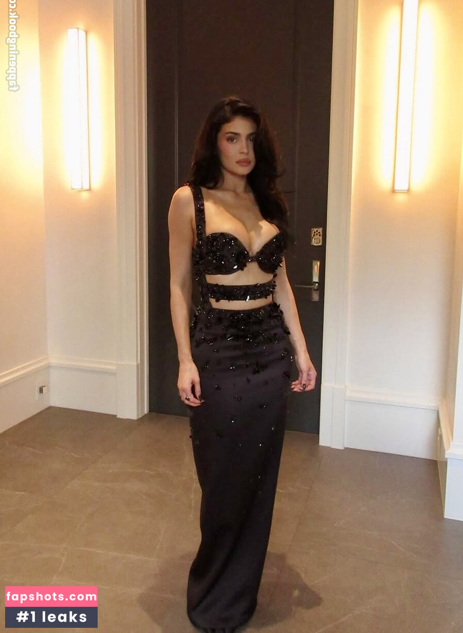 Kylie Jenner gallery photo #441