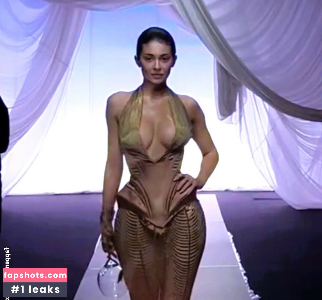 Kylie Jenner gallery photo #537