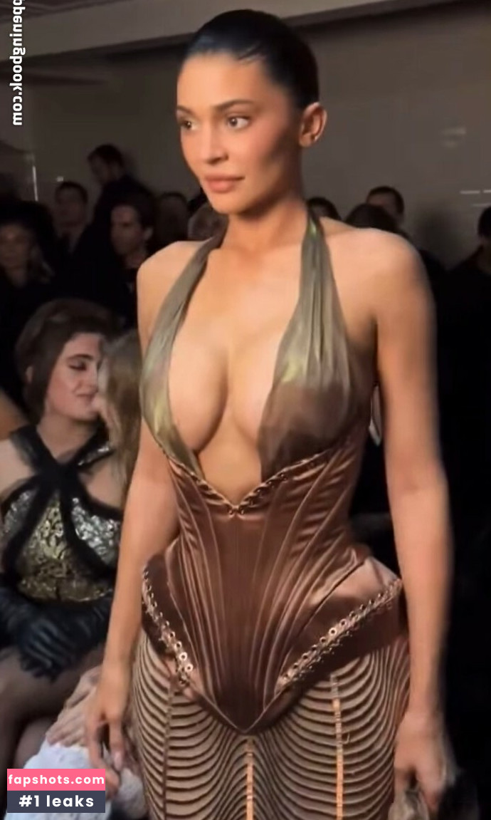 Kylie Jenner gallery photo #540