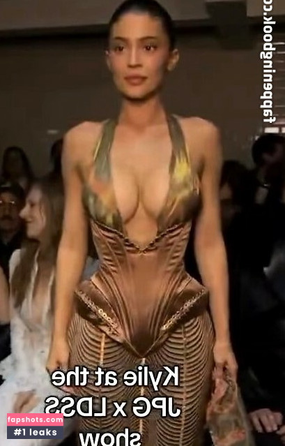 Kylie Jenner gallery photo #543