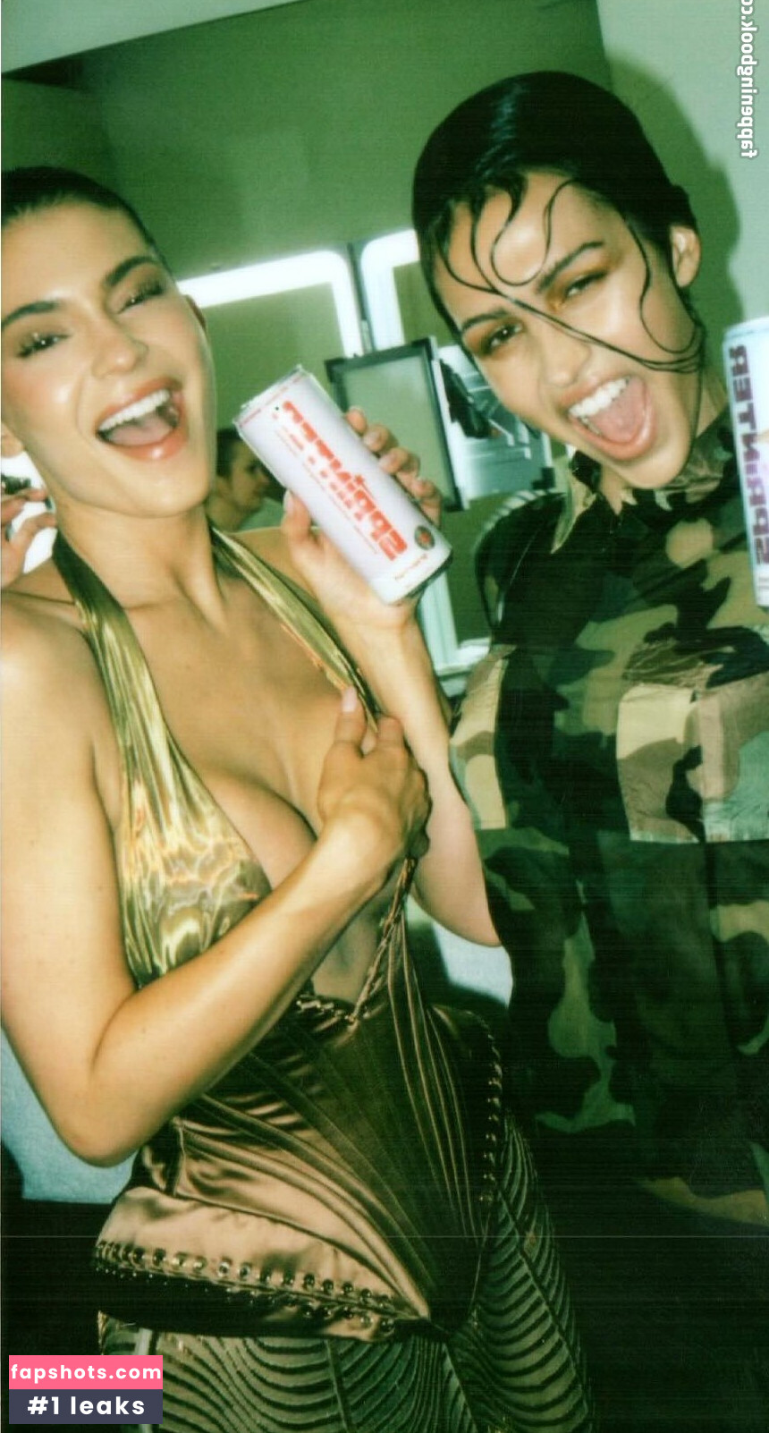 Kylie Jenner gallery photo #545