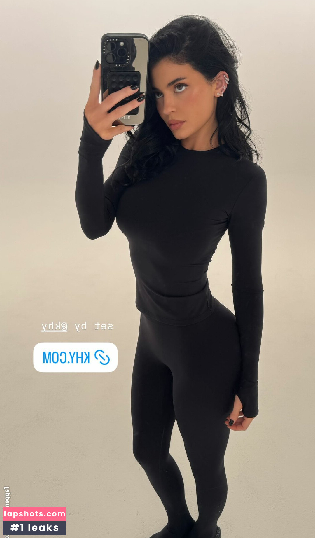 Kylie Jenner gallery photo #756