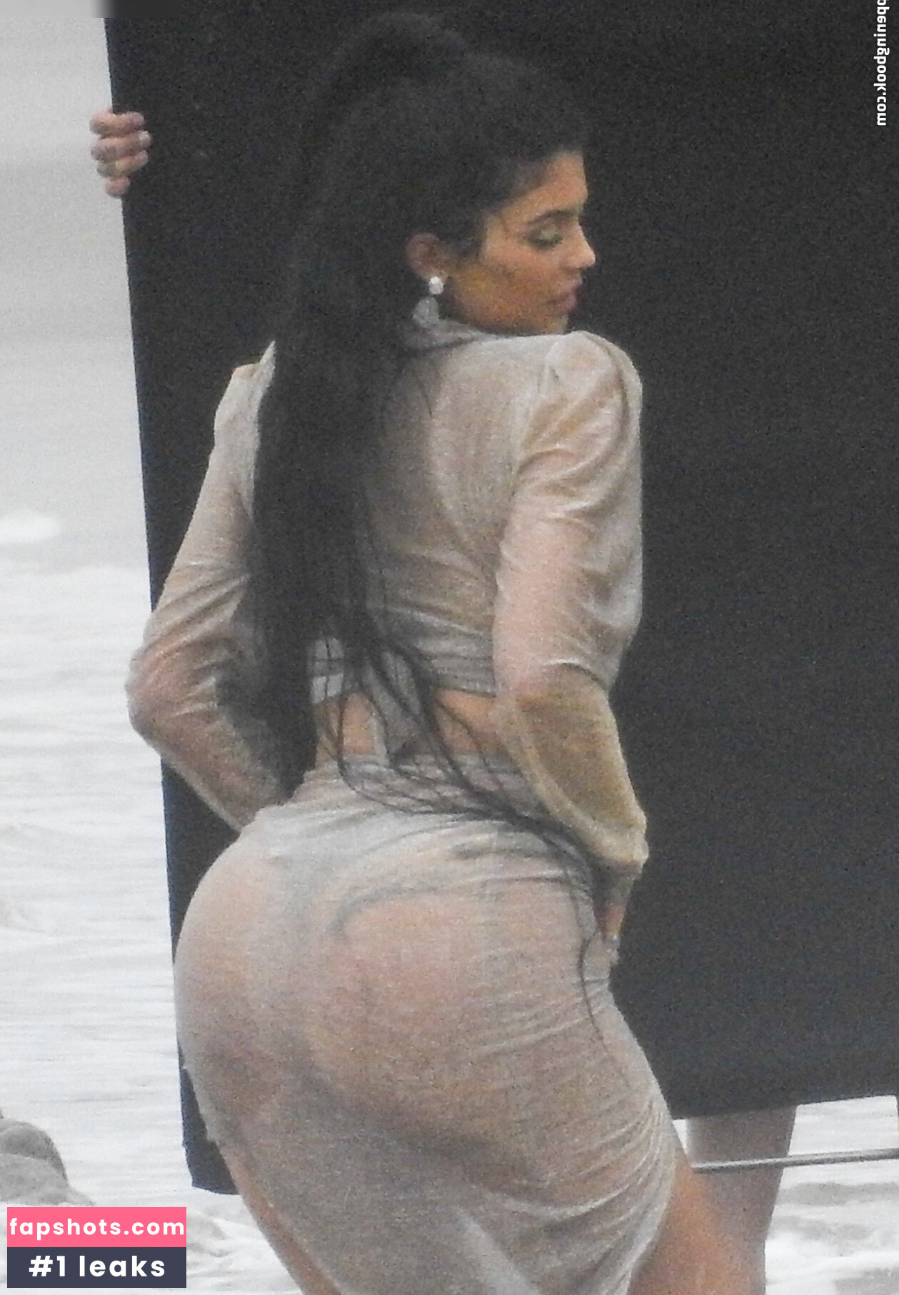 Kylie Jenner gallery photo #767