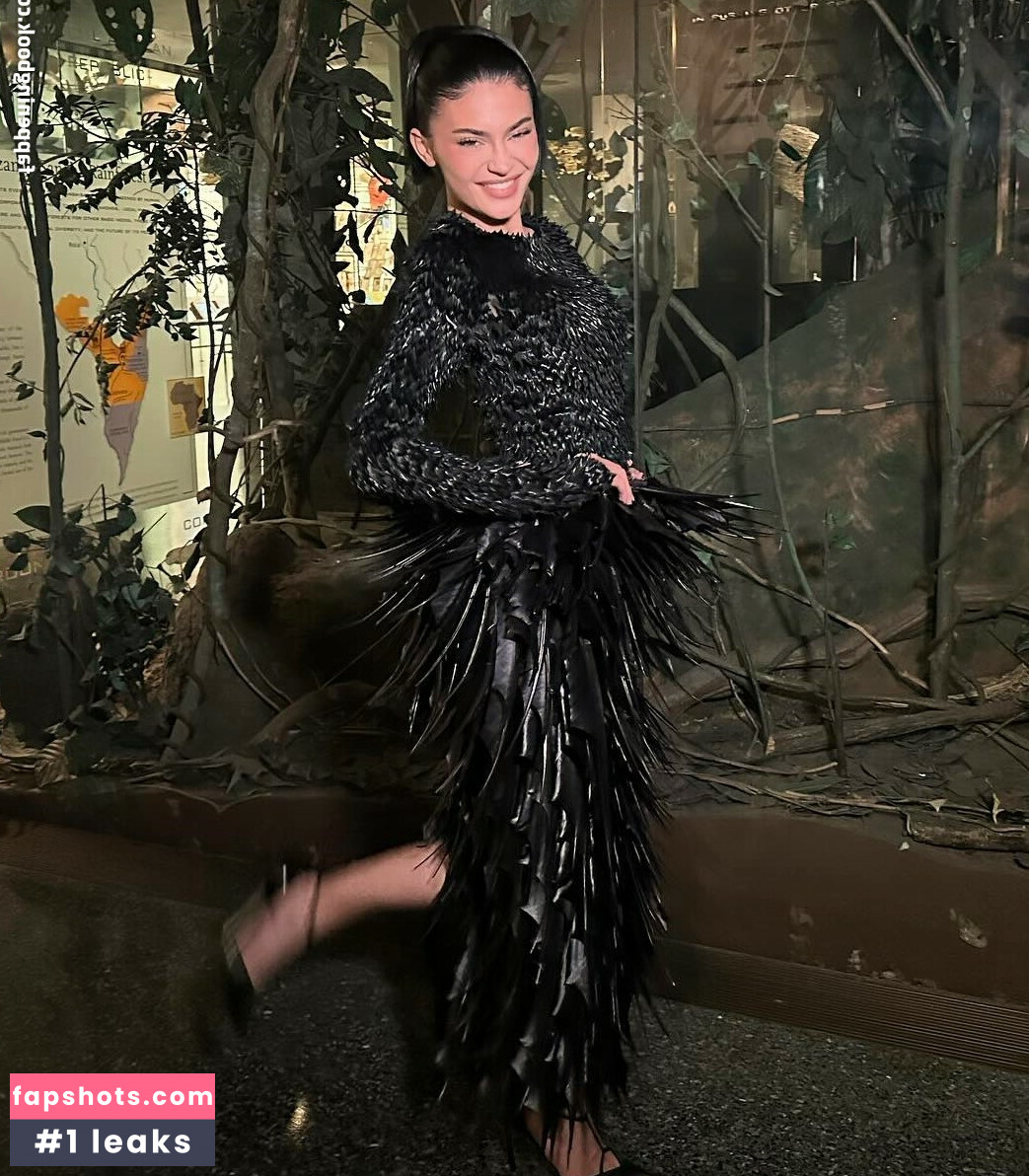 Kylie Jenner gallery photo #807