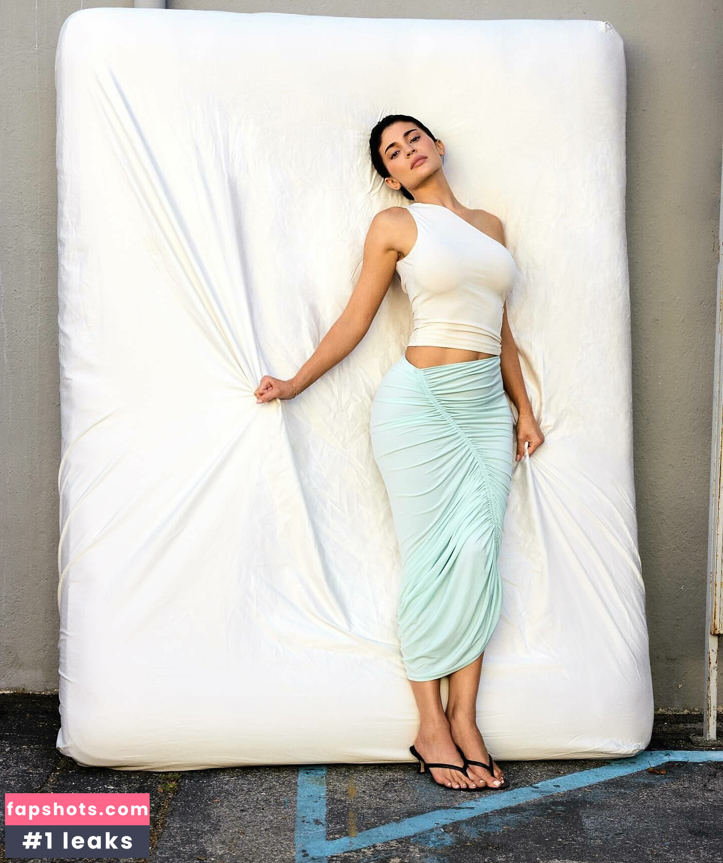 Kylie Jenner gallery photo #907