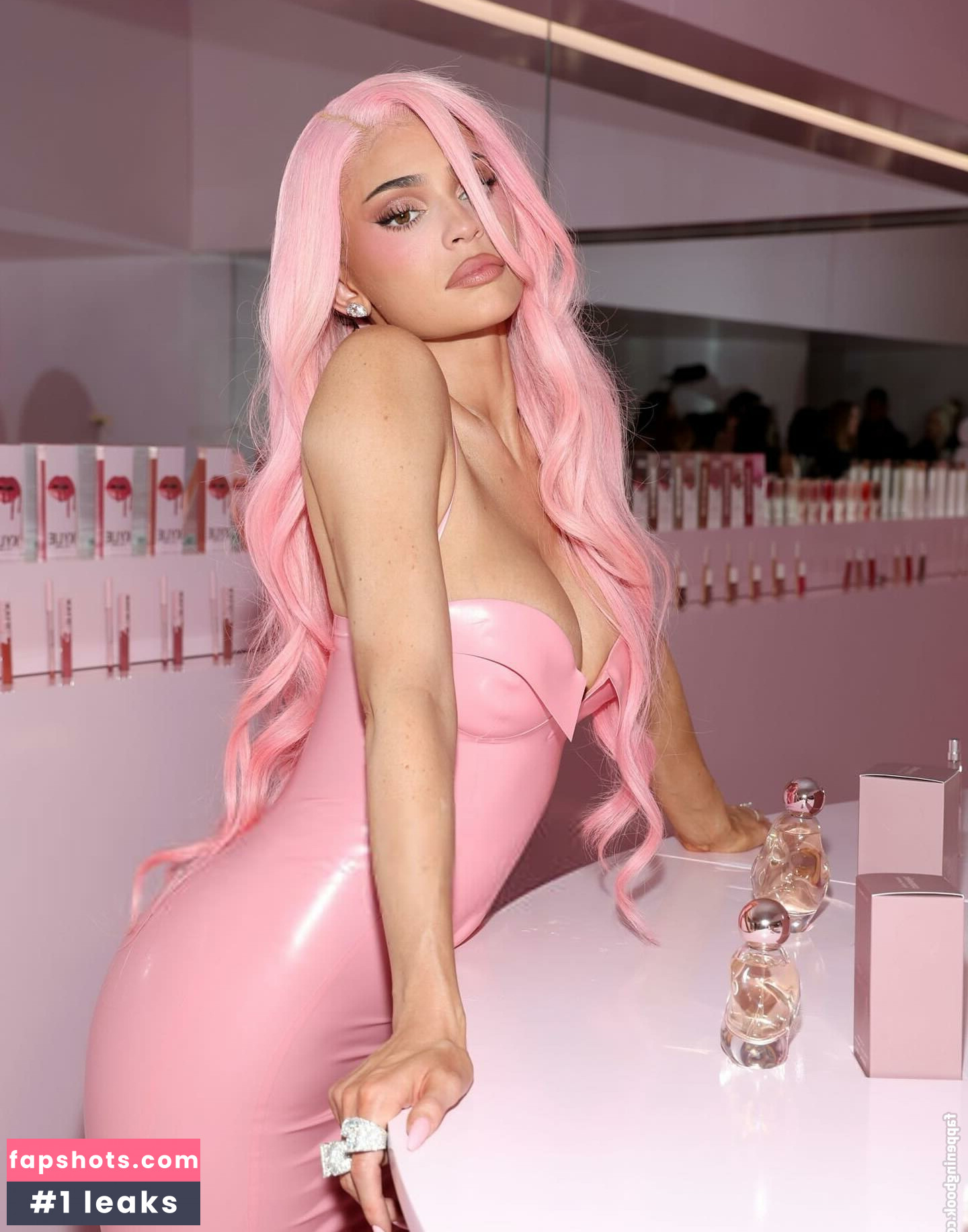 Kylie Jenner gallery photo #92