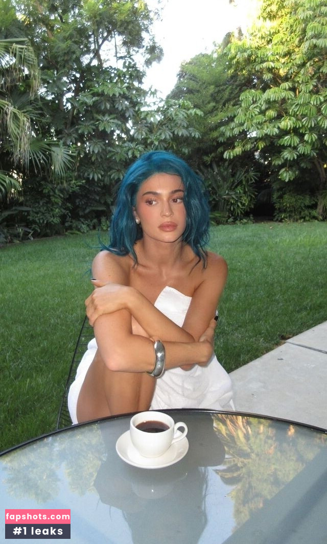 Kylie Jenner gallery photo #980