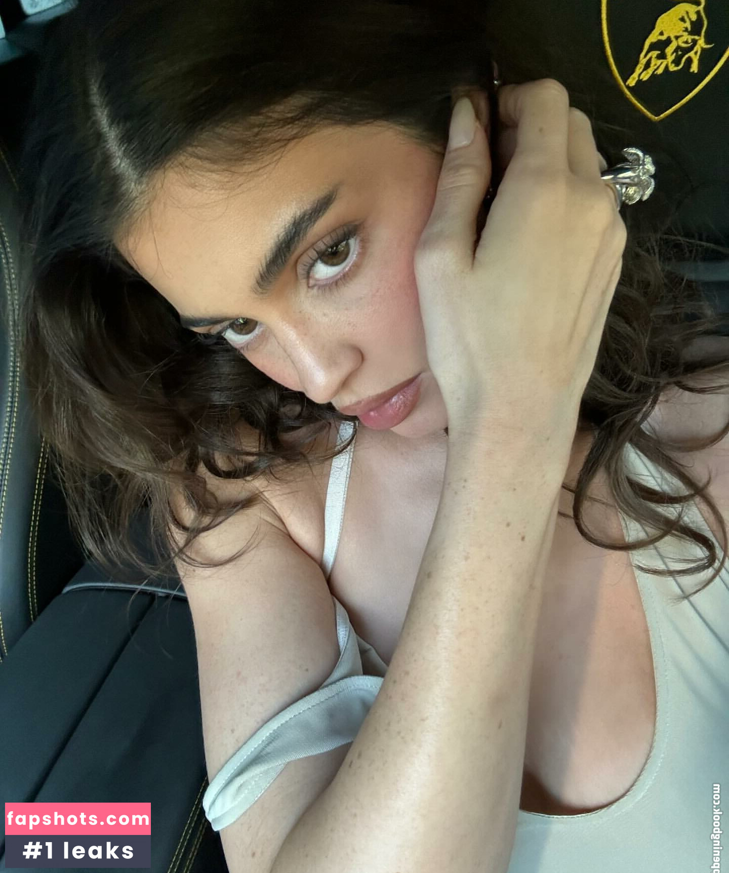 Kylie Jenner gallery photo #987