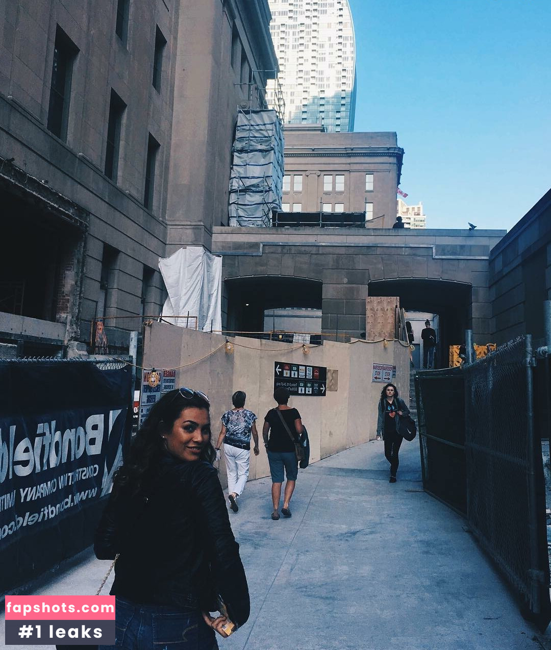 Kylie Manue gallery photo #18