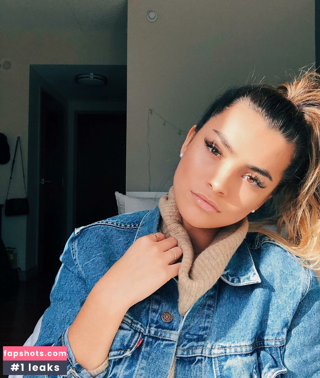 Kylie Manue gallery photo #22