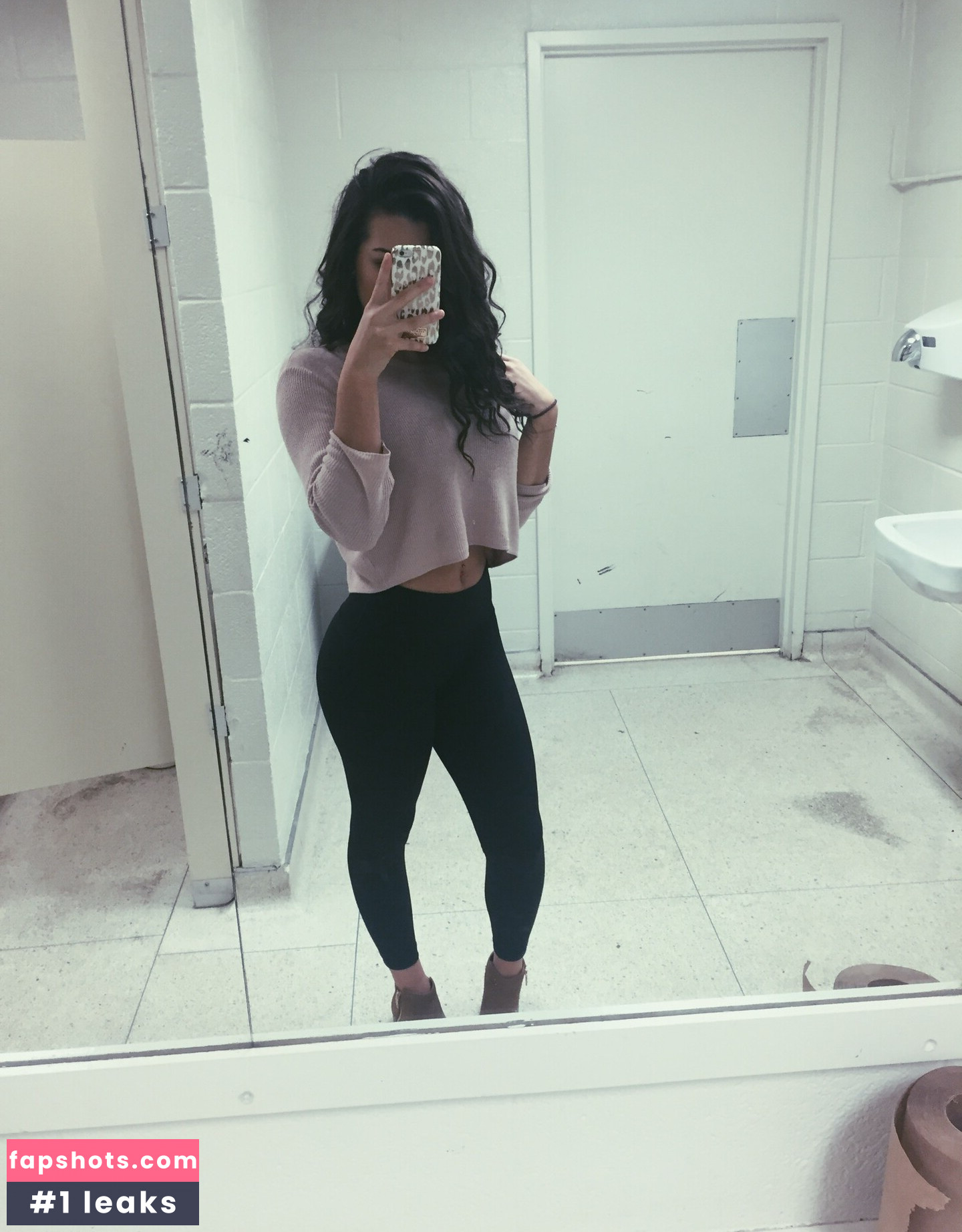 Kylie Manue gallery photo #33