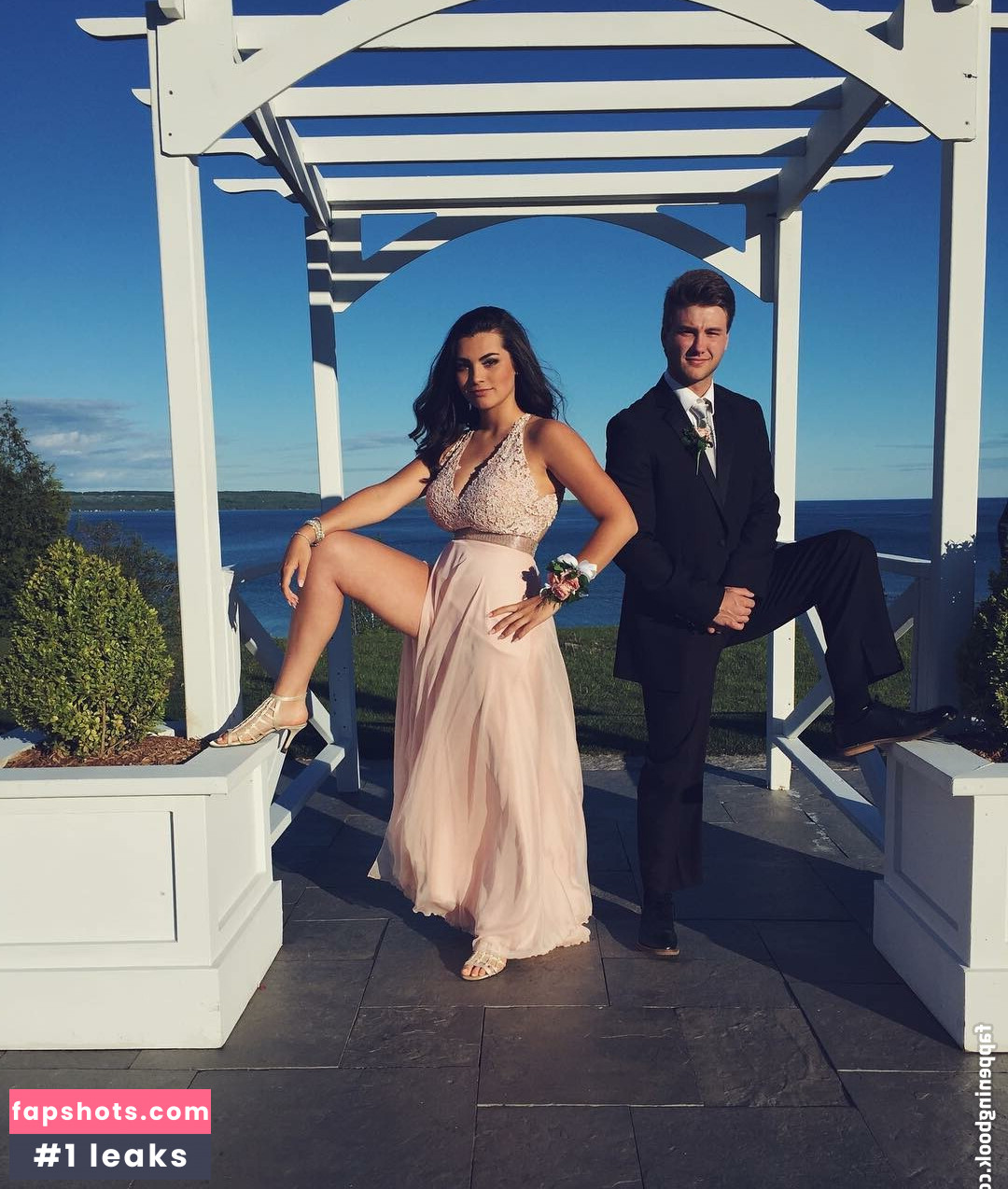 Kylie Manue gallery photo #35