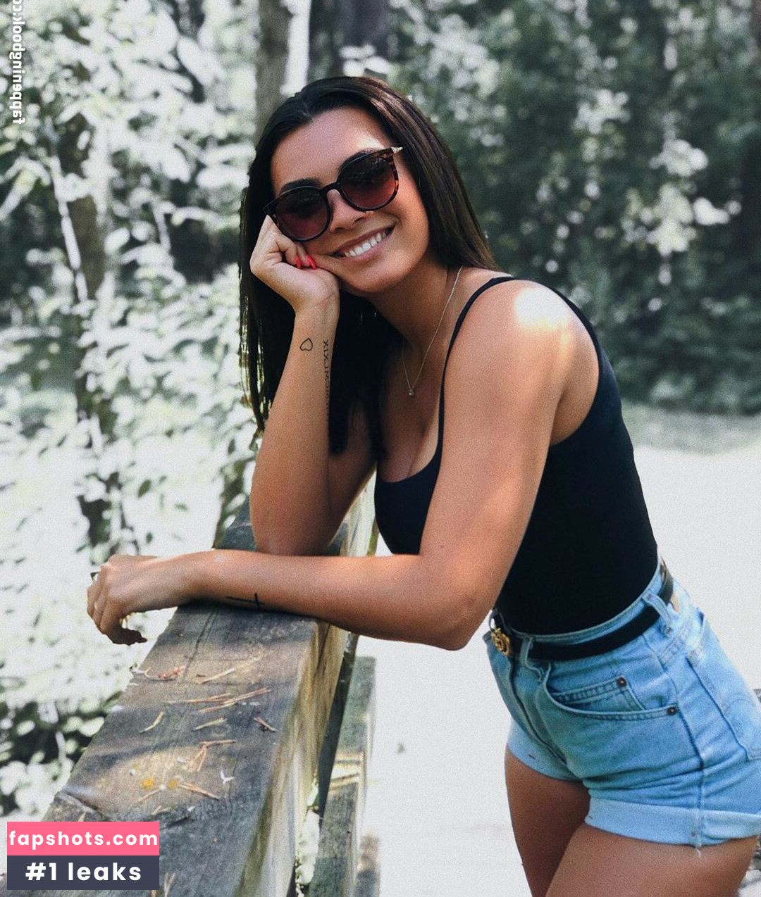 Kylie Manue gallery photo #5