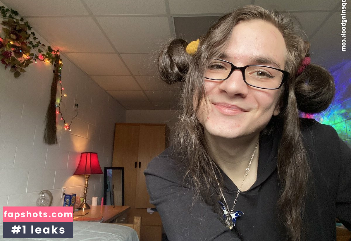 Kylie gallery photo #3