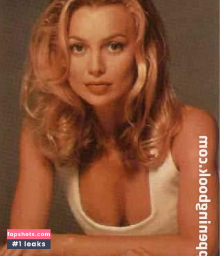 Kylie Travis gallery photo #3