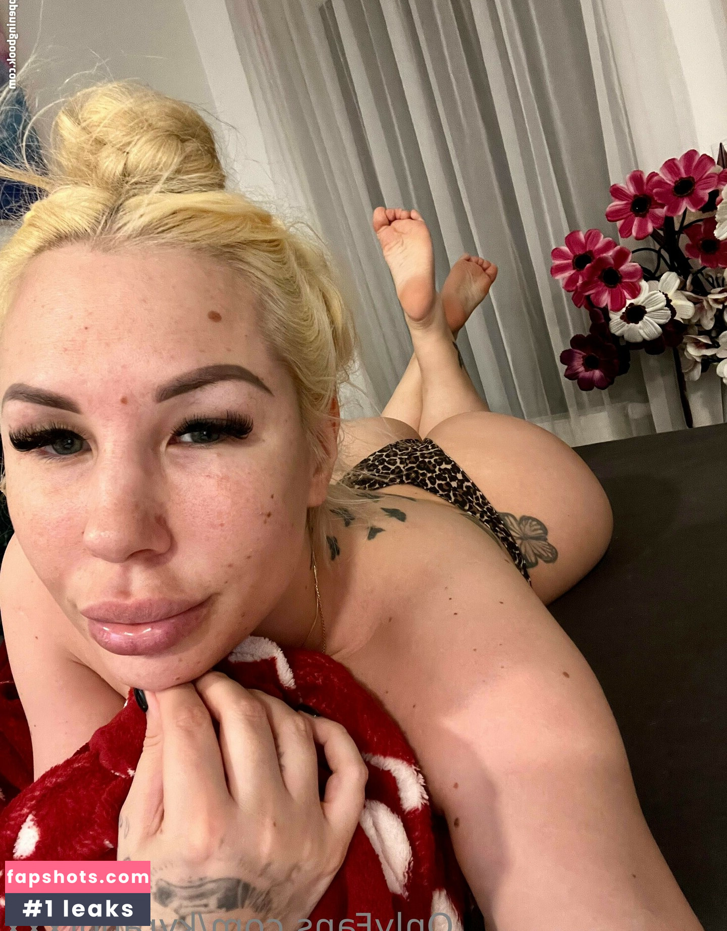 Kyra Hot gallery photo #2