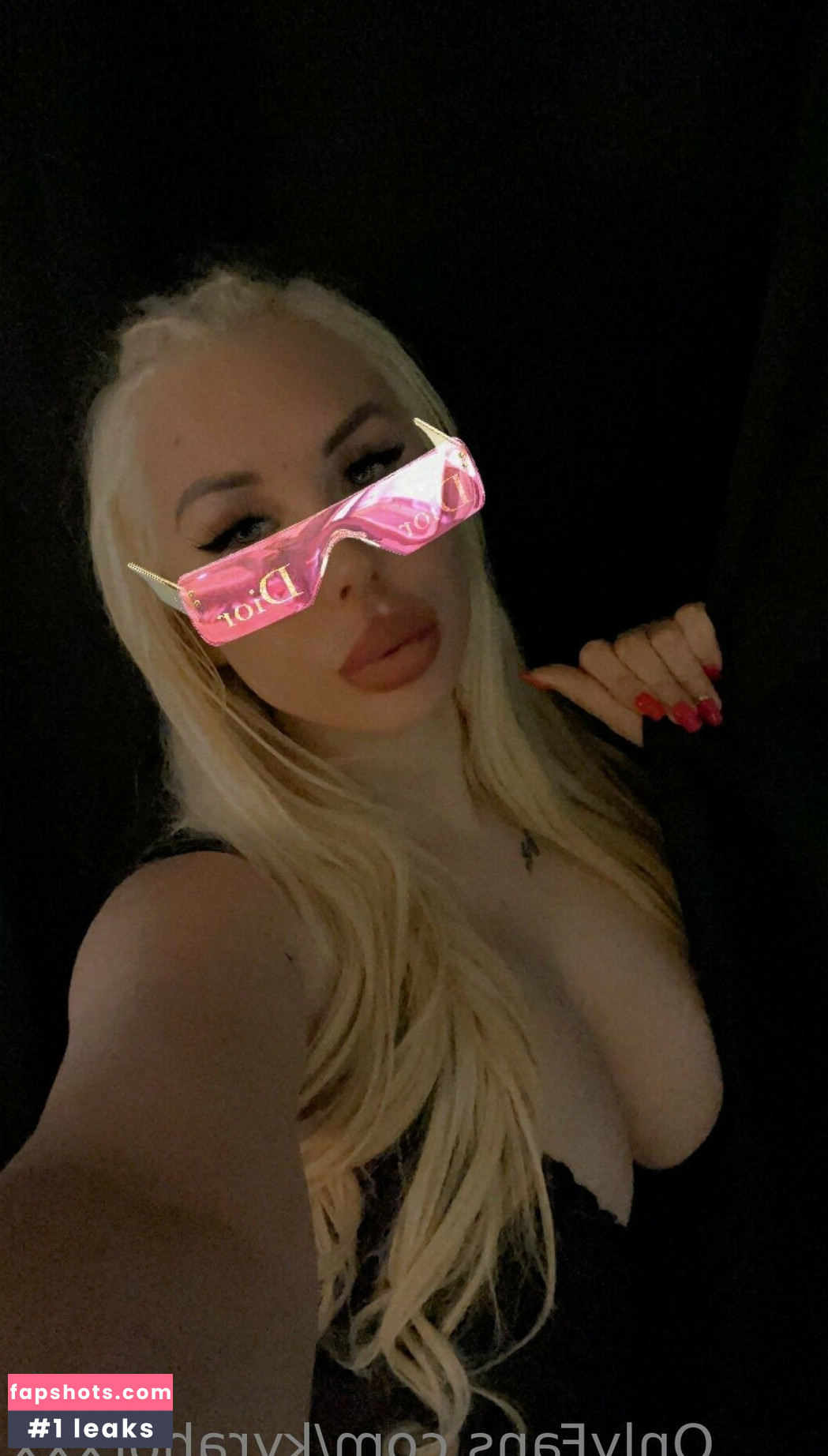 Kyra Hot gallery photo #24