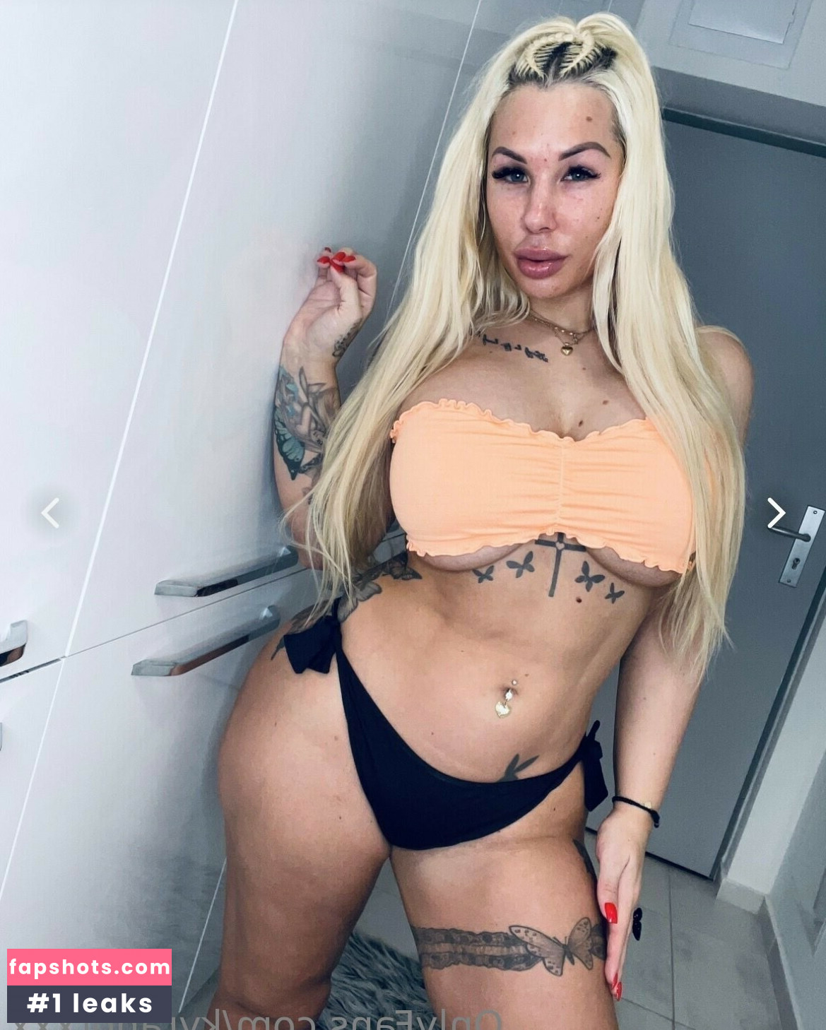 Kyra Hot gallery photo #36