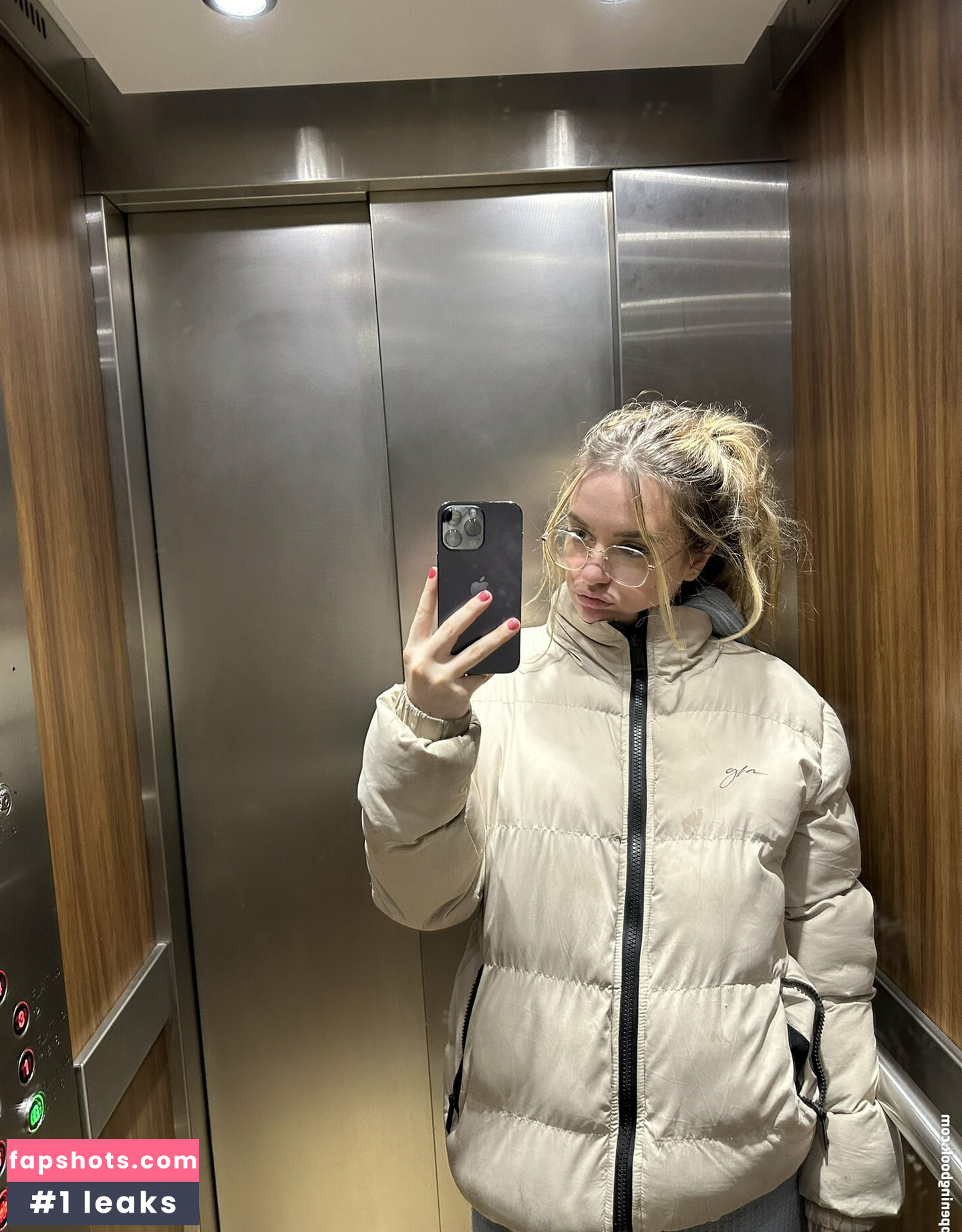 Lacey Amour gallery photo #2