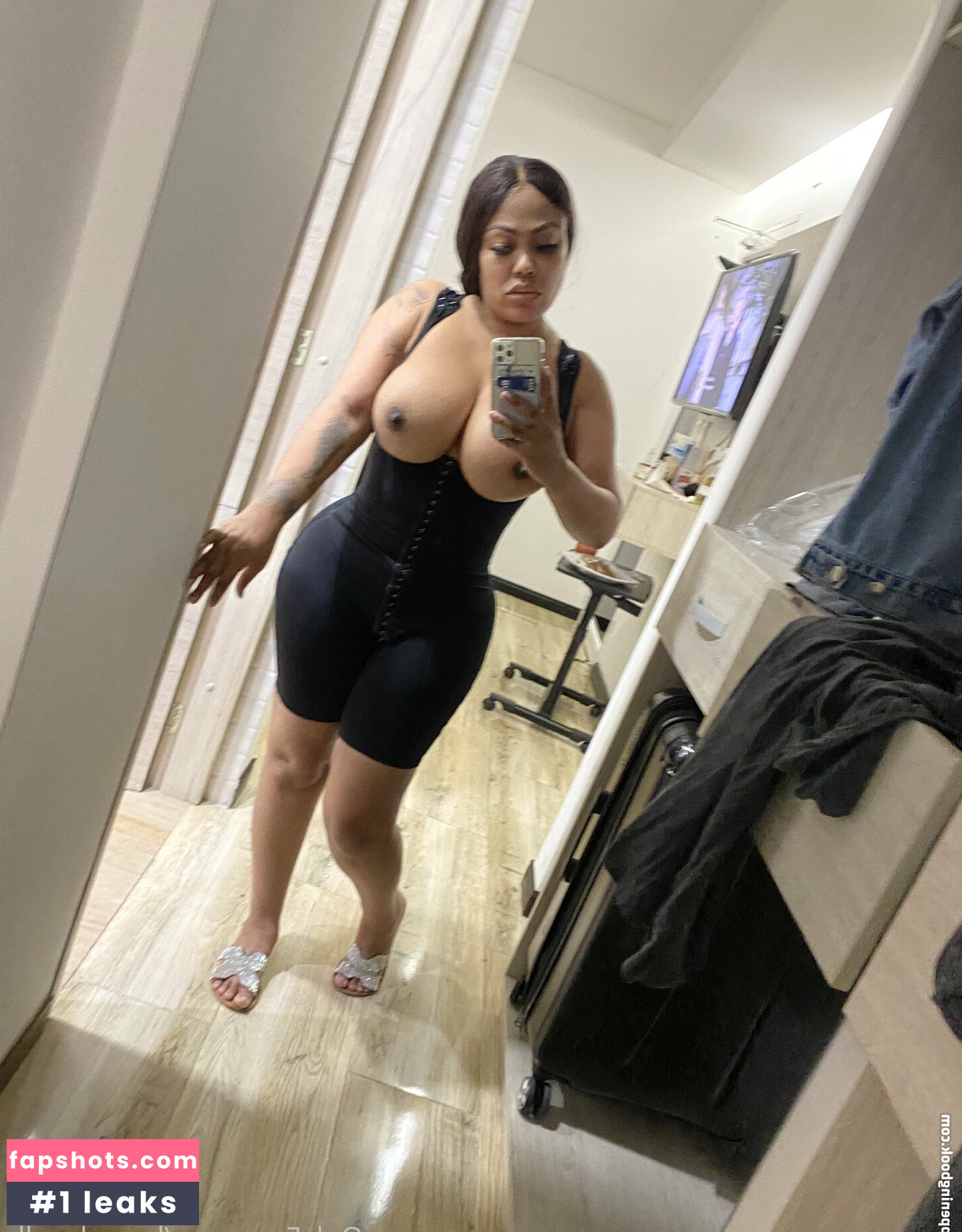 Lacey Duvalle gallery photo #17