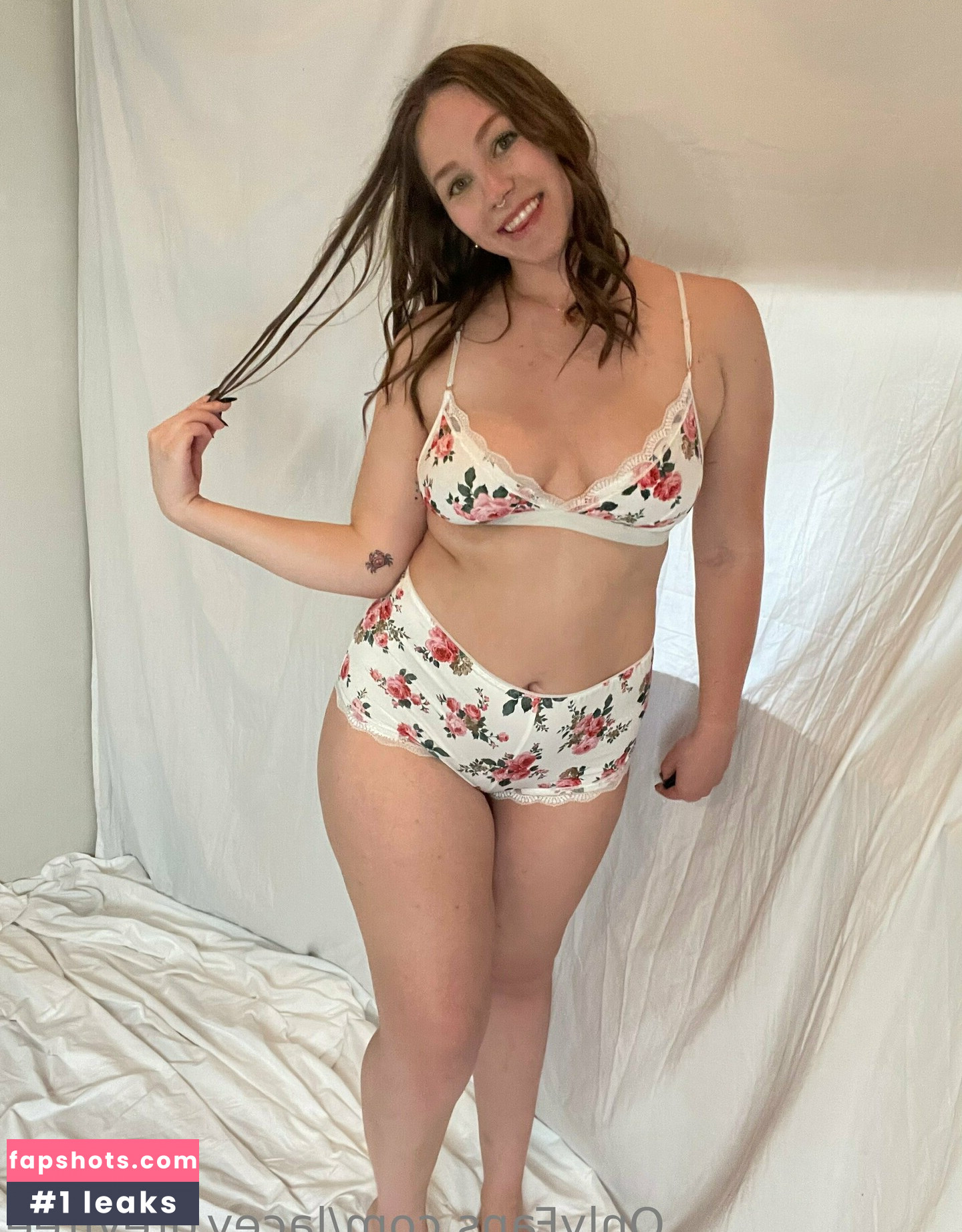 lacey.greyfree gallery photo #4