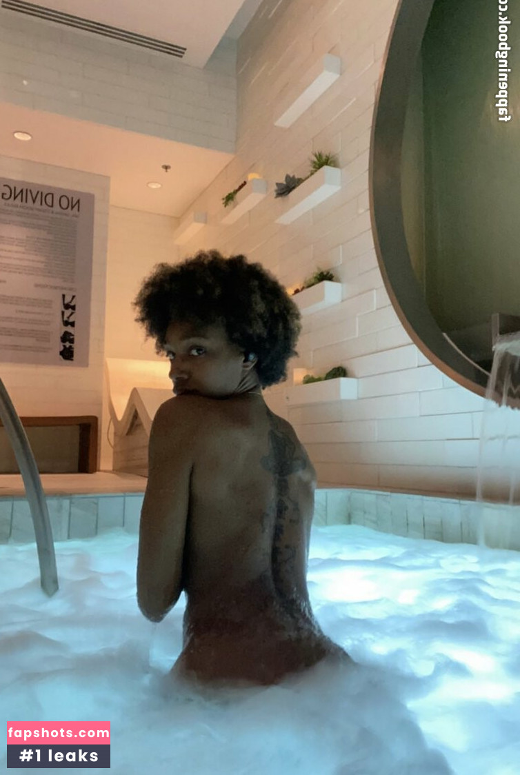 Lacey London gallery photo #4