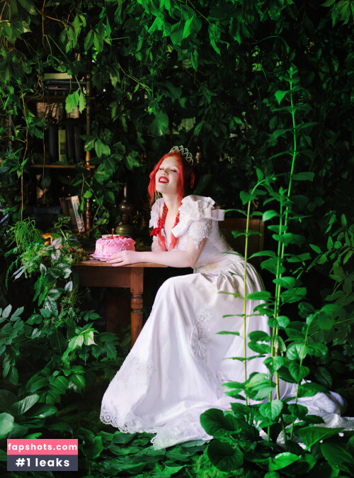 Lada Lyumos gallery photo #3302