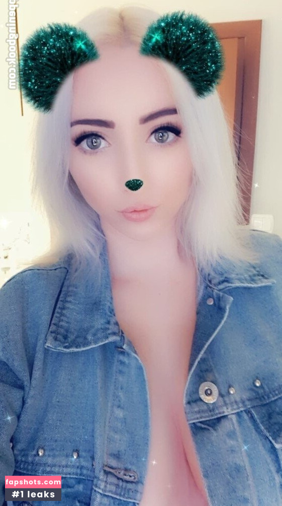 Lady Avi gallery photo #5