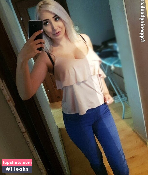 Lady Avi gallery photo #7