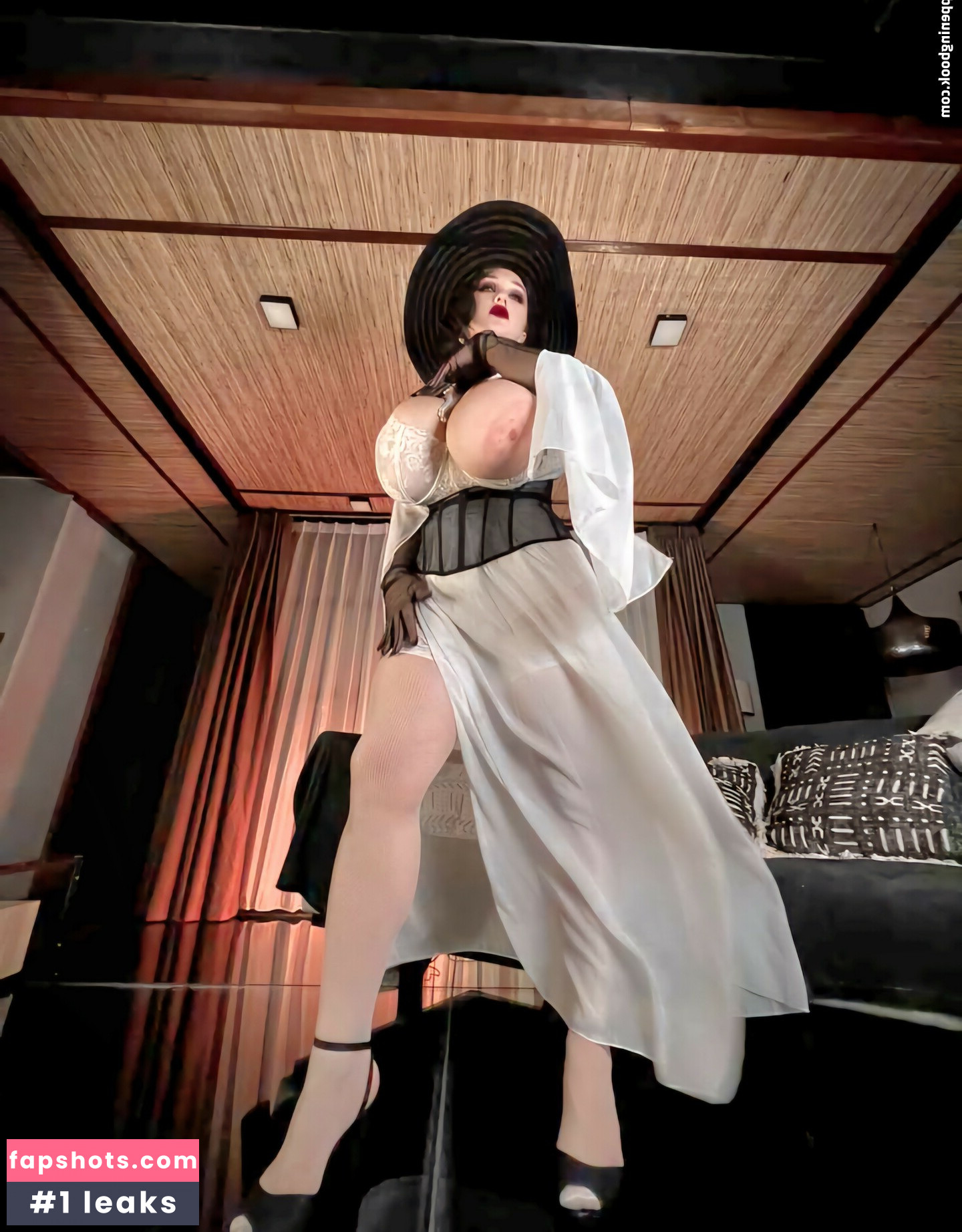 Lady Dimitrescu gallery photo #10