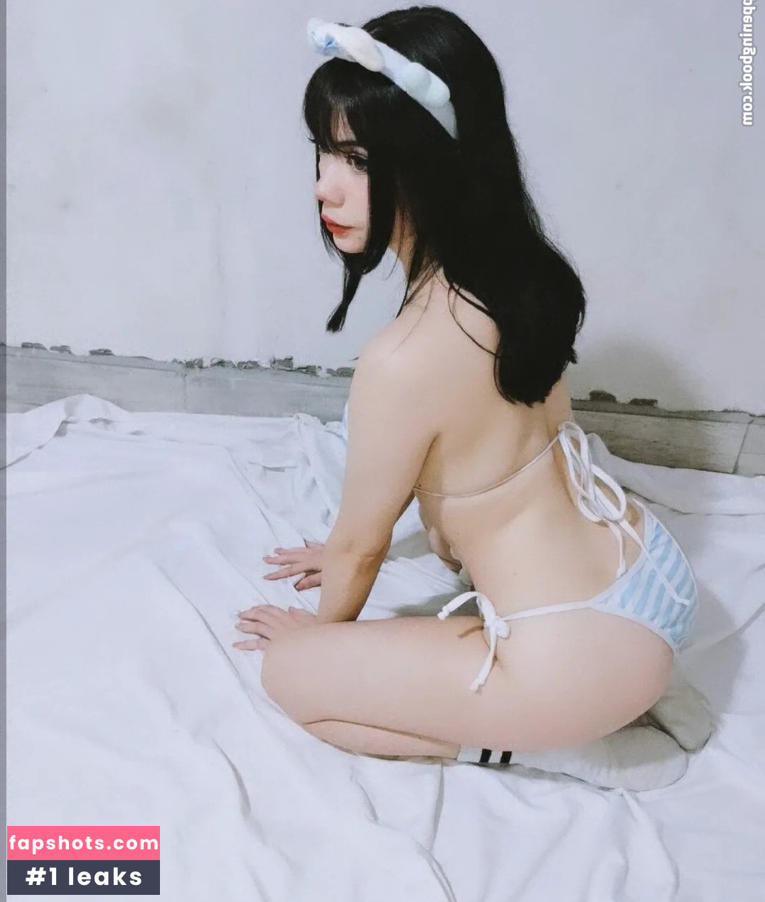 Lady Evellyn gallery photo #3