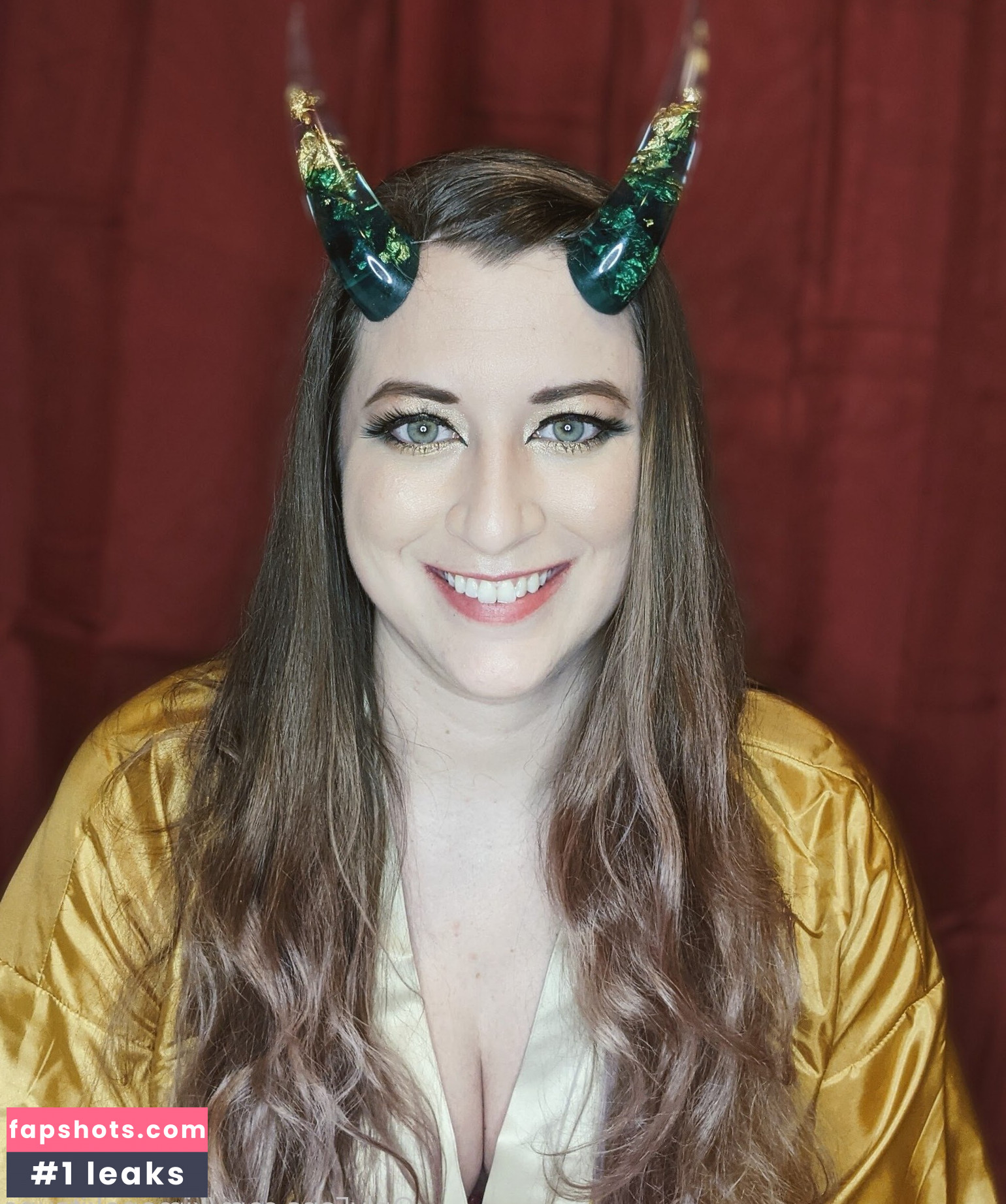 Lady Kitsune nude babe gallery