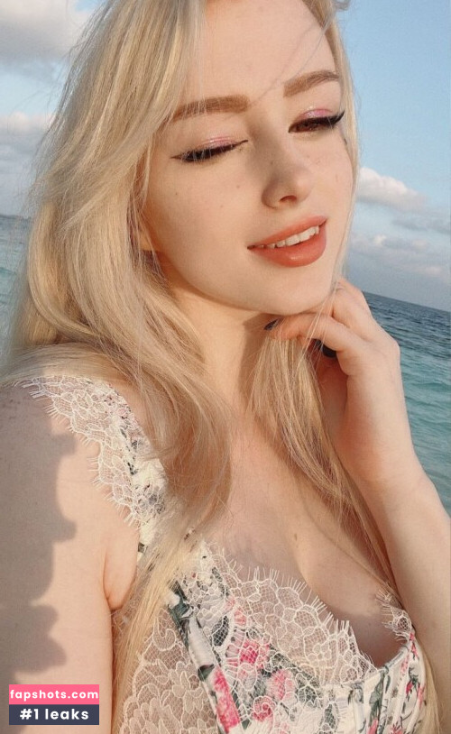 Lady Melamori gallery photo #4395