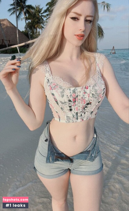 Lady Melamori gallery photo #4405