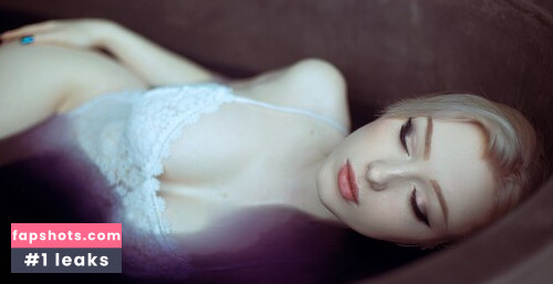 Lady Melamori gallery photo #9703