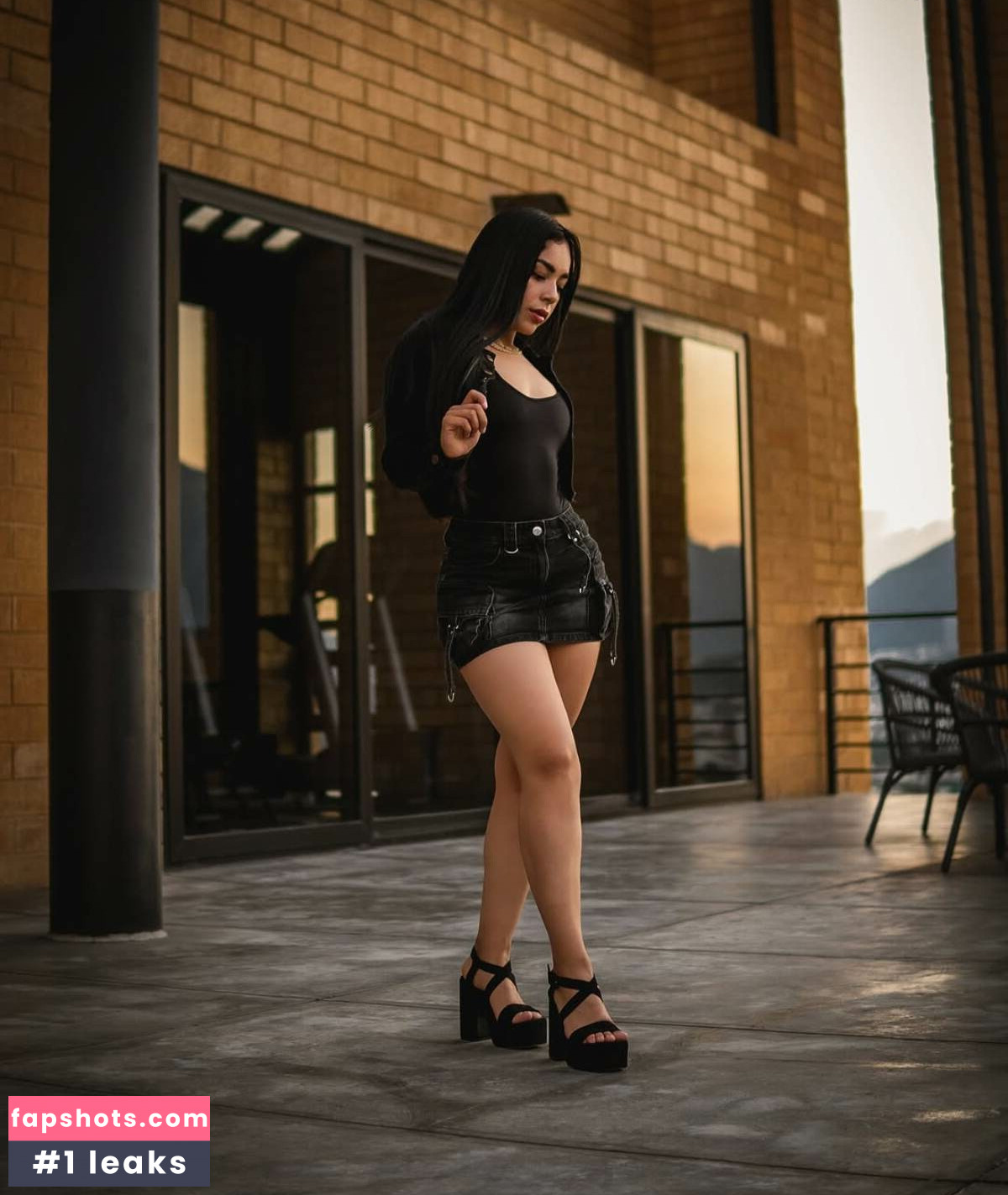 Lady Pays gallery photo #22