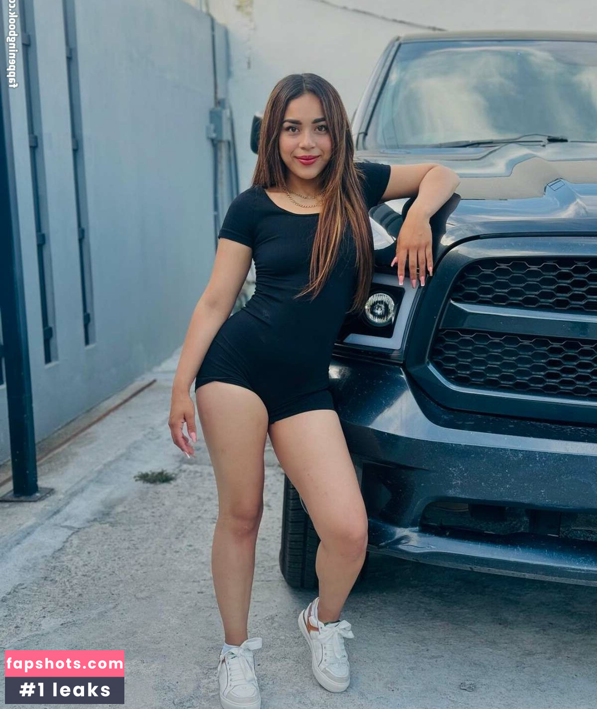 Lady Pays gallery photo #23