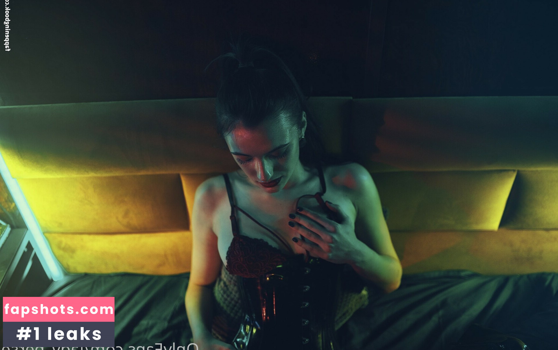 Lady Perse gallery photo #36