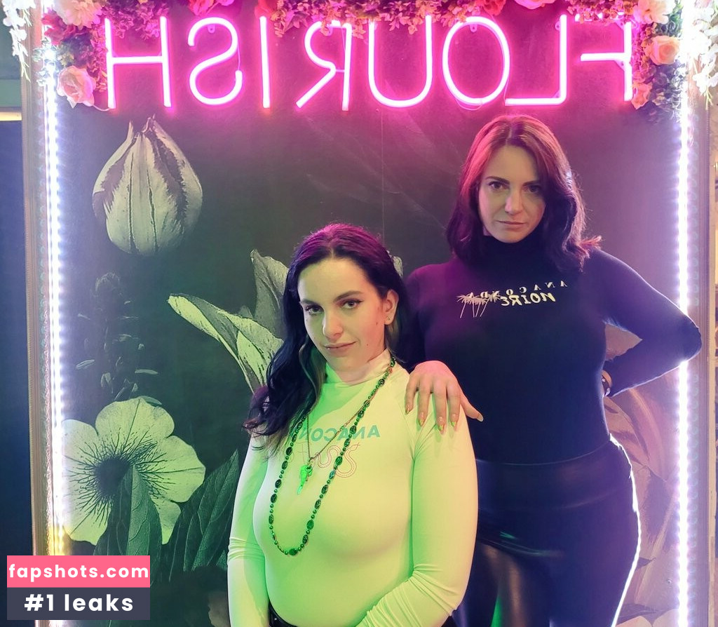 Lady Viper gallery photo #7