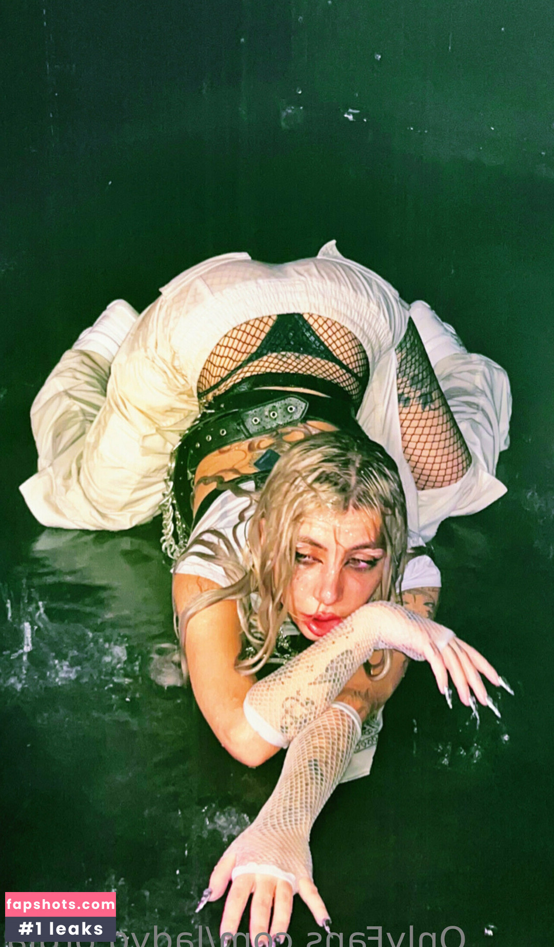 ladyg.orgia nude babe gallery