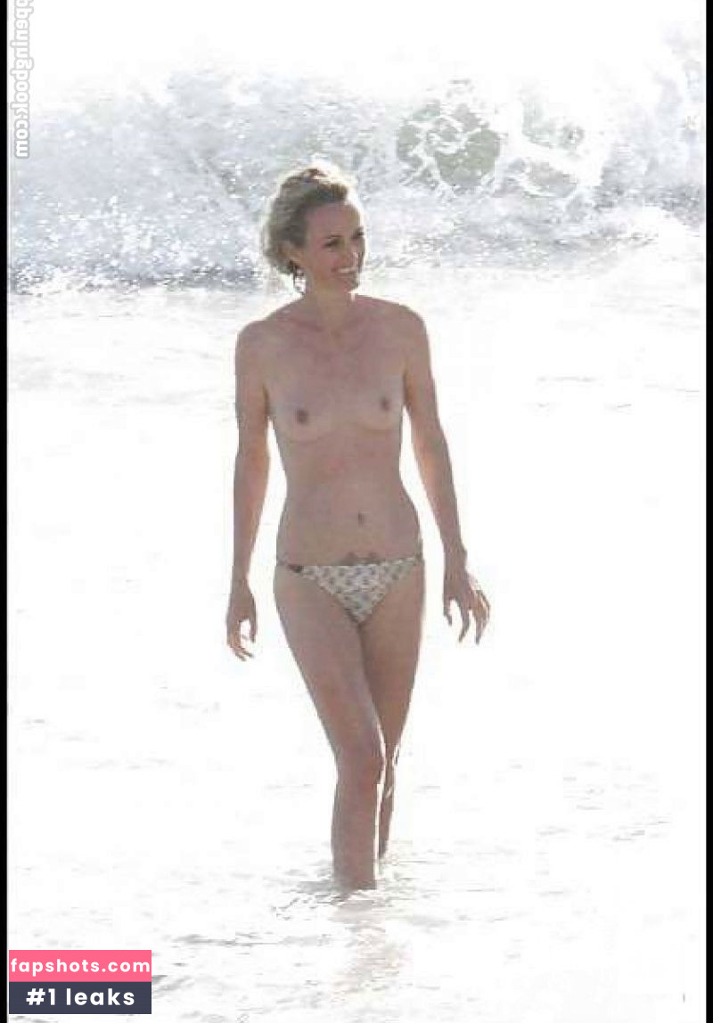 Laeticia Hallyday gallery photo #15