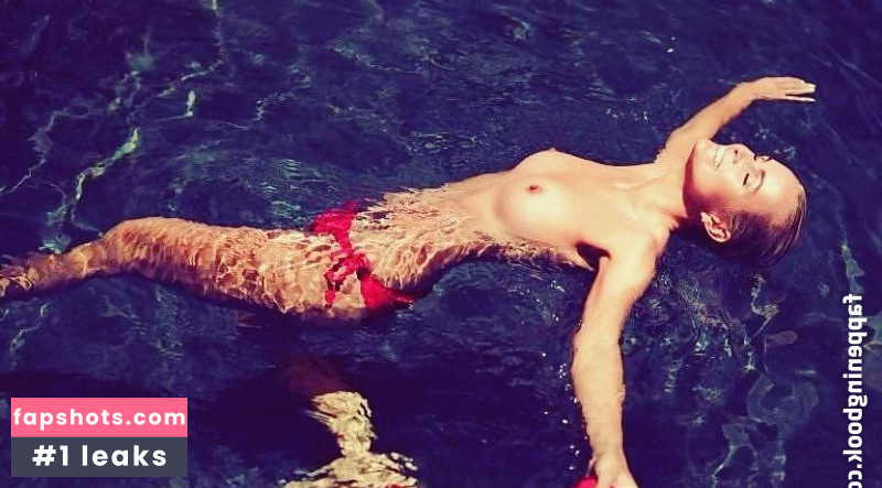 Laeticia Hallyday gallery photo #16