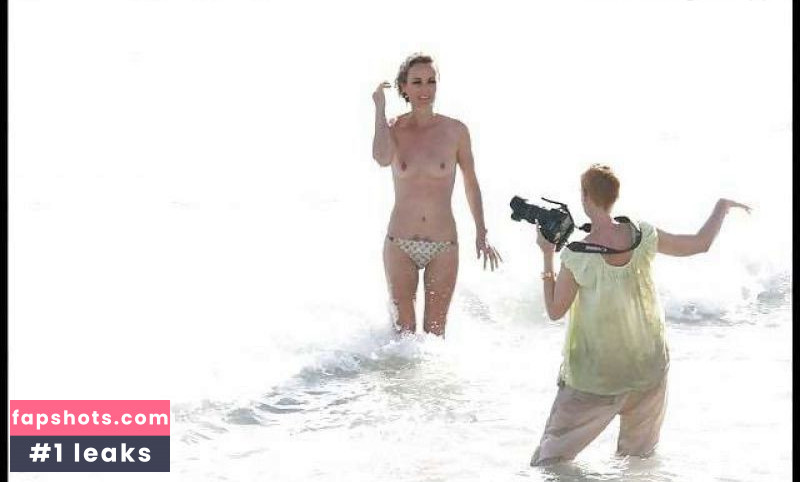 Laeticia Hallyday gallery photo #3