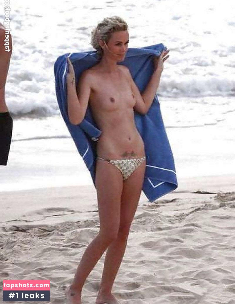 Laeticia Hallyday gallery photo #40