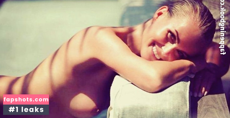 Laeticia Hallyday gallery photo #5