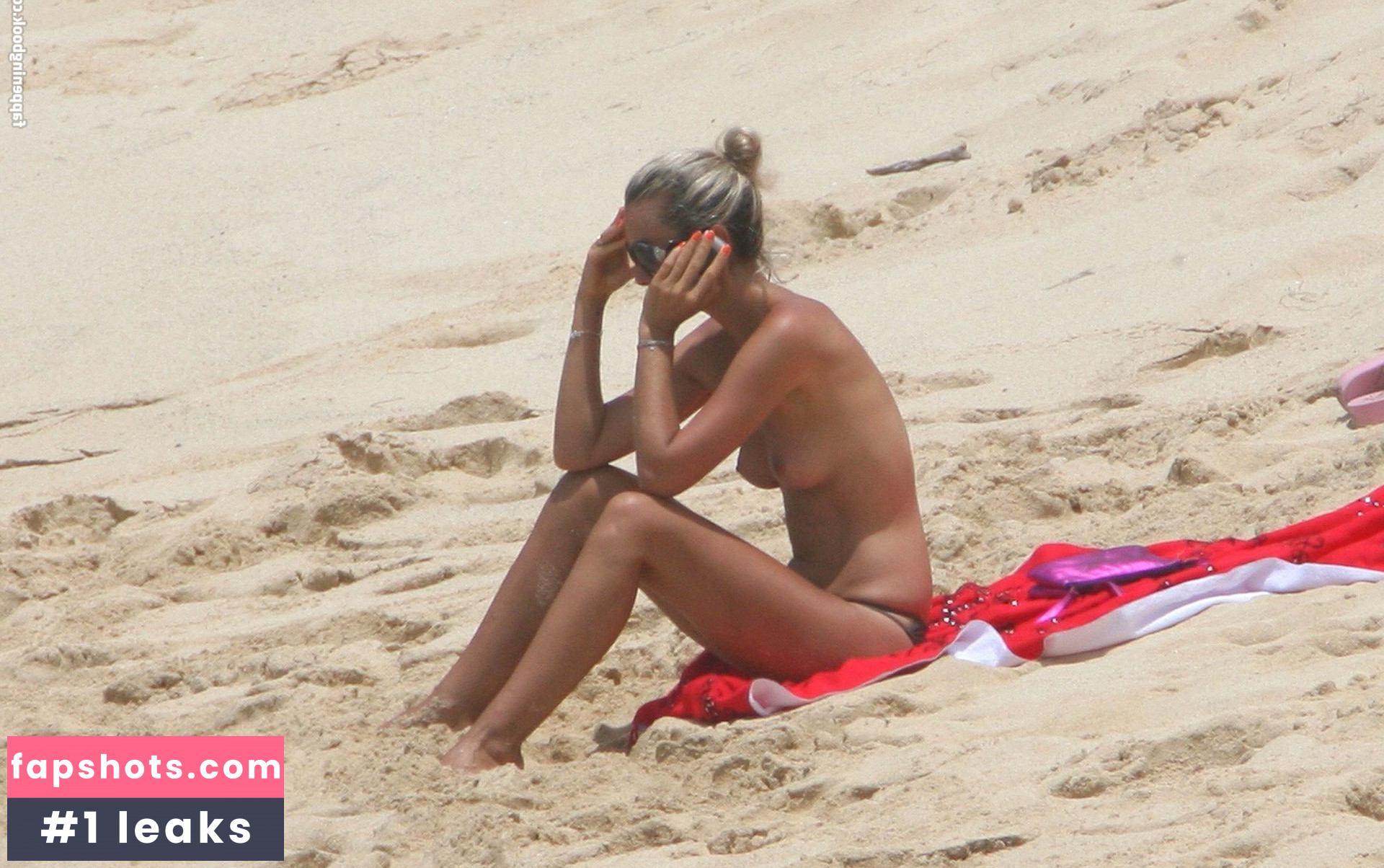 Laeticia Hallyday gallery photo #53