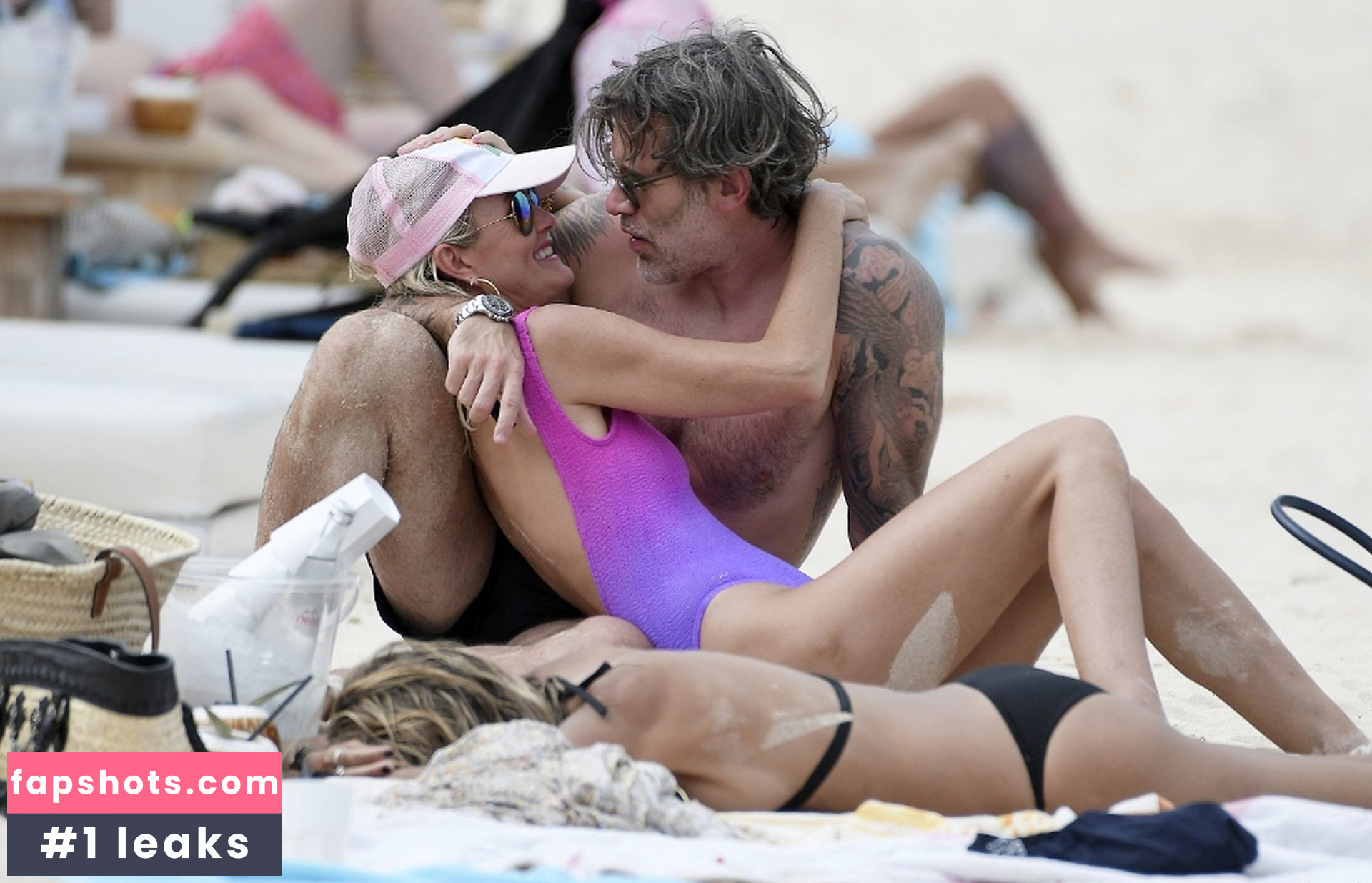 Laeticia Hallyday gallery photo #69