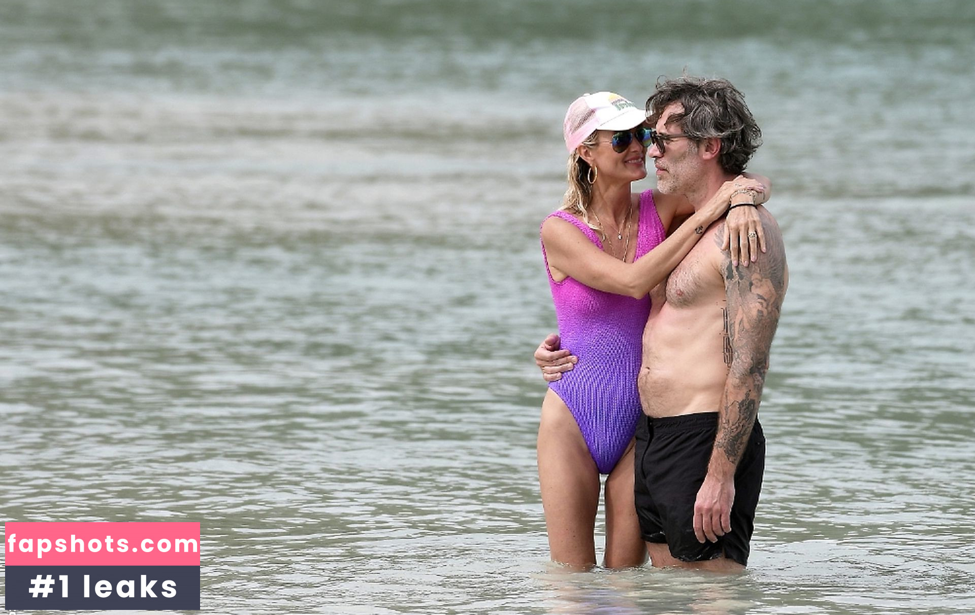 Laeticia Hallyday gallery photo #78