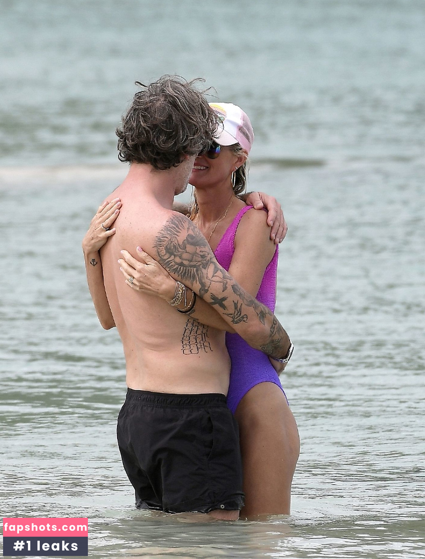 Laeticia Hallyday gallery photo #82