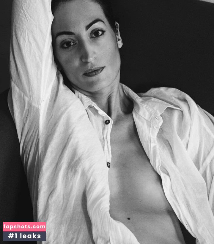 Laëtitia Eïdo gallery photo #4